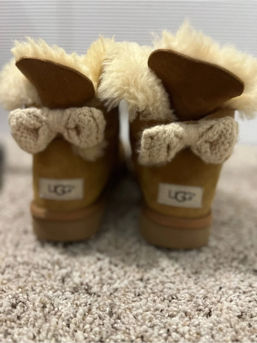 UGG Women’s Classic Short Boot - Chestnut with Cream Shearling